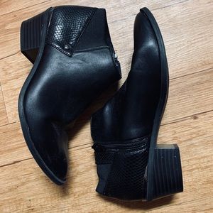 Vera Wang black ankle booties
